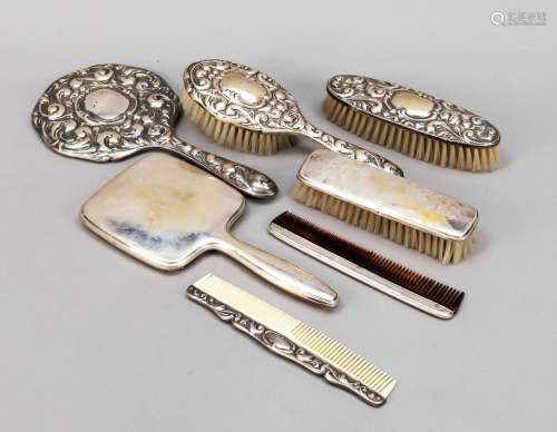 Two hairdressing sets, German, 20t