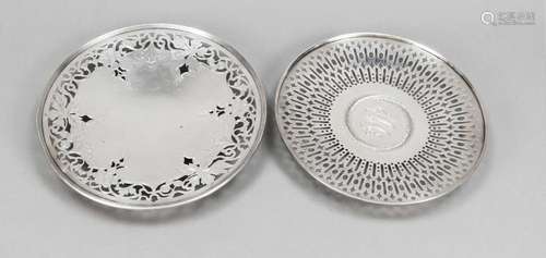 Two round plates, USA, 20th master