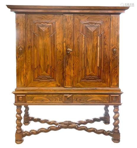 Baroque gallery cabinet, 18th