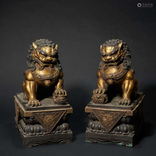 Chinese Qing dynasty bronze gilt lion pair