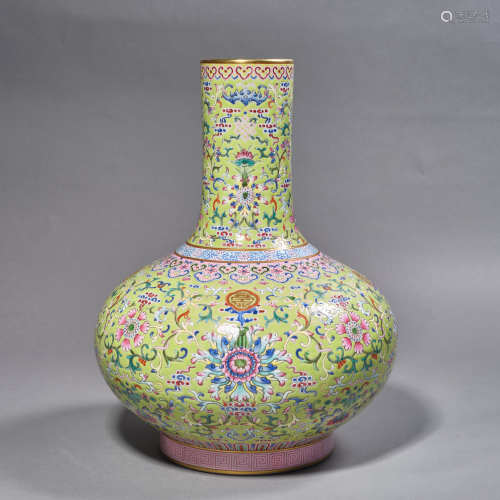 A Chinese Porcelain Famille 
Rose Interlock Branches Vase