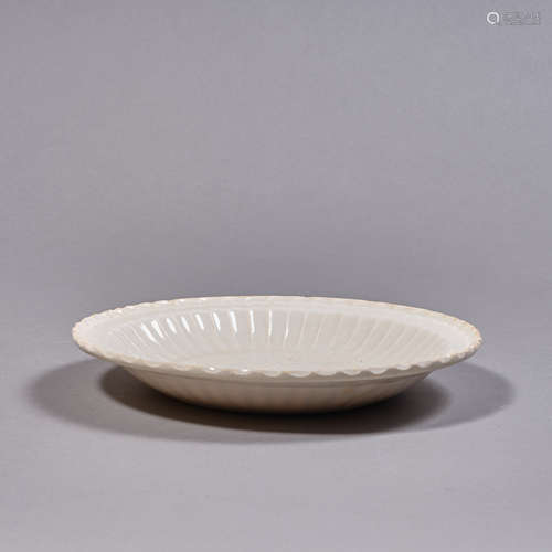 A Chinese Porcelain Ding--Type
 Flower and Bird Dish