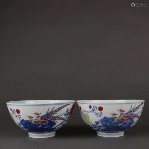 A pair of blue and white flower and bird pattern bowls