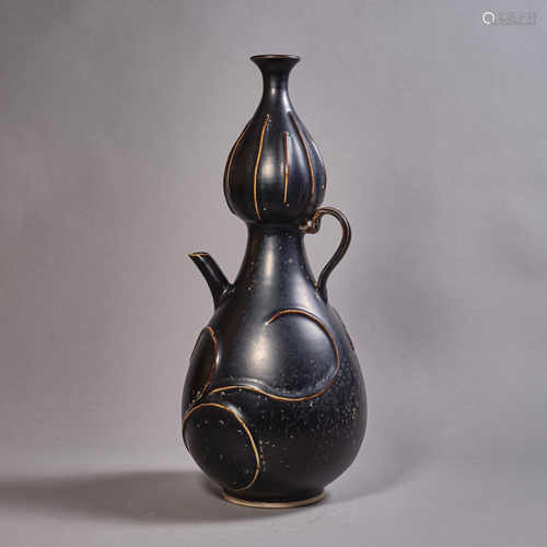 A Chinese Porcelain Wine Vessel