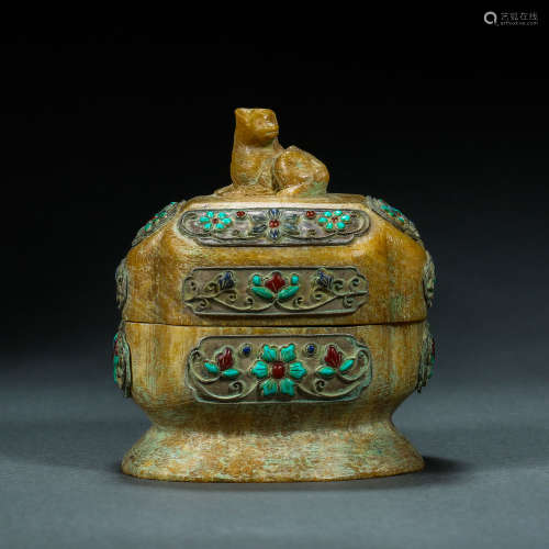 China Han Dynasty
Local jade inlaid lid box