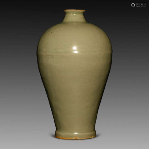 China Song Dynasty
Celadon plum vase