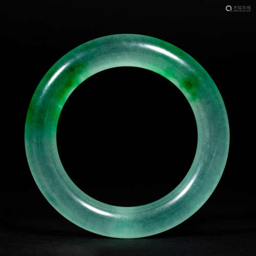 China Qing Dynasty
Emerald Bracelet