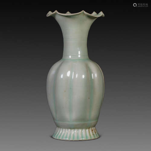 China Song Dynasty
Shadow cyan vase