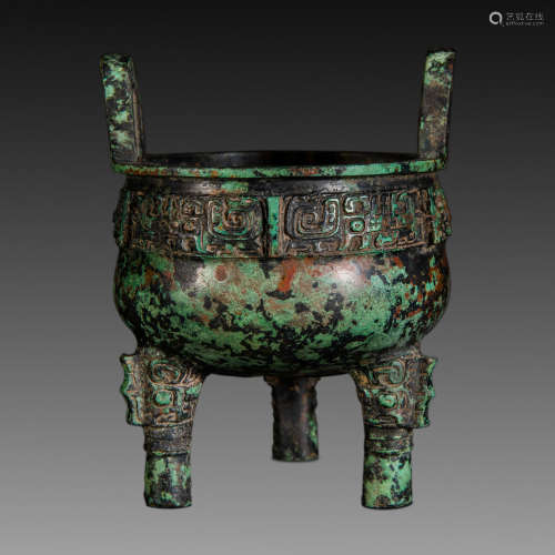 Western Zhou Dynasty in China
copper tripod vessel utensils