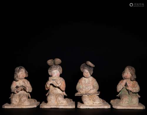 China Tang Dynasty
painted pottery happy figurines