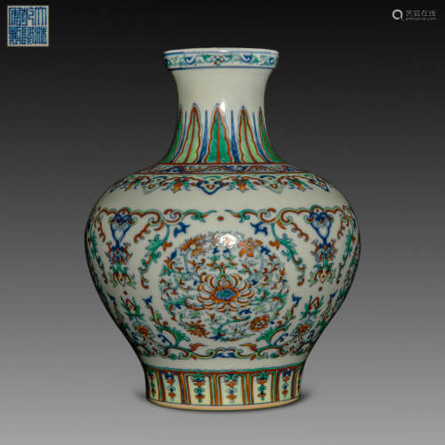 China Qing Dynasty
Qianlong inscription Doucai vase