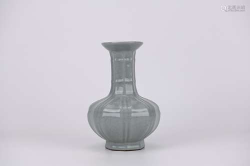 Guan Type Melon-Form Vase