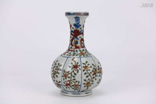 Wucai Glaze and Underglaze Blue Fruits Vase