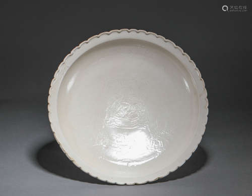 Ding kiln plate in Song Dynasty