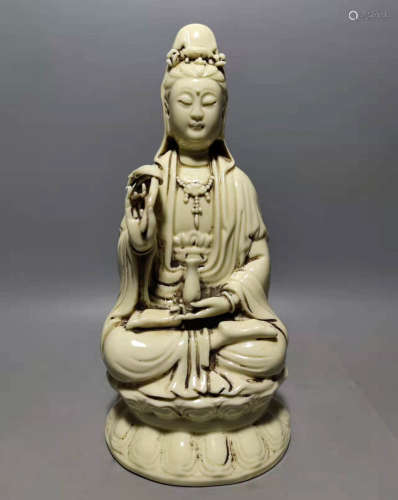 Guanyin statue of Dehua kiln in Ming Dynasty