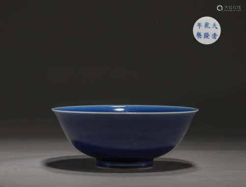 Shepherd's purse blue glazed bowl in Qing Dynasty