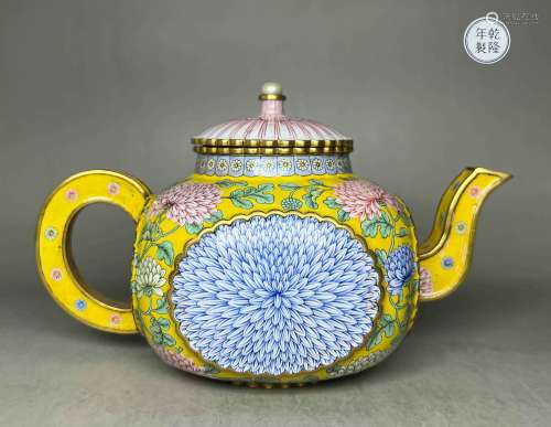 Enamel teapot painted in Qing Dynasty