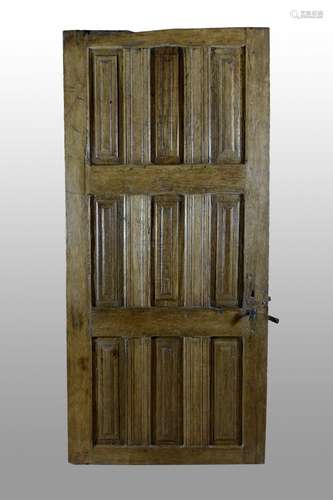 Spanish door from the 16th century. Oak wood. With iron lock...