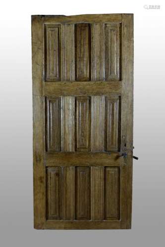 Spanish door from the 16th century. Oak wood. With iron lock...