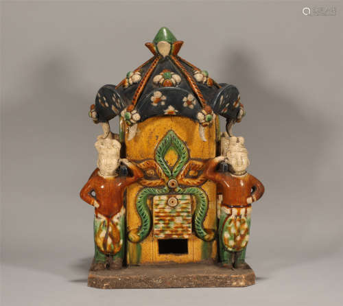 The sedan chair of the tricolor figures in the Tang Dynasty
