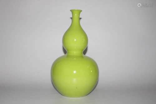 苹果绿釉葫芦瓶