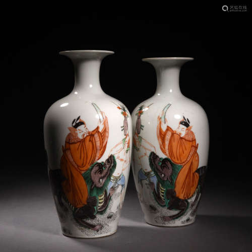 A Pair of Wucai Glaze Zhongkui Vases