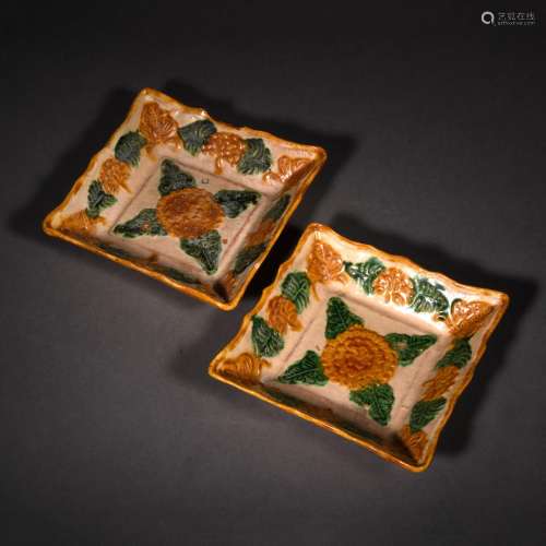 A Pair of Sancai Glaze Flower Plates