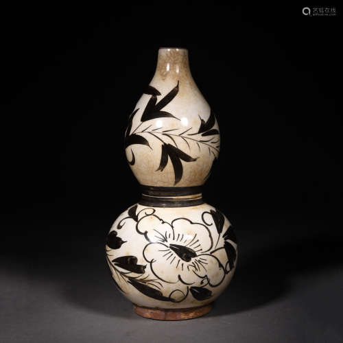 A Cizhou Kiln Floral Double-Gourd Shape Vase