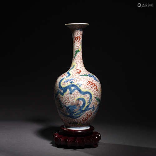 An Underglaze Blue and Wucai Drgaon Vase