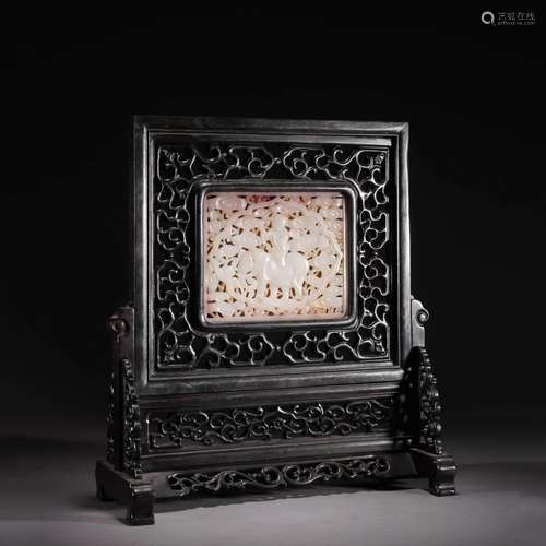 CARVED JADE TABLE SCREEN WITH SANDALWOOD FRAME