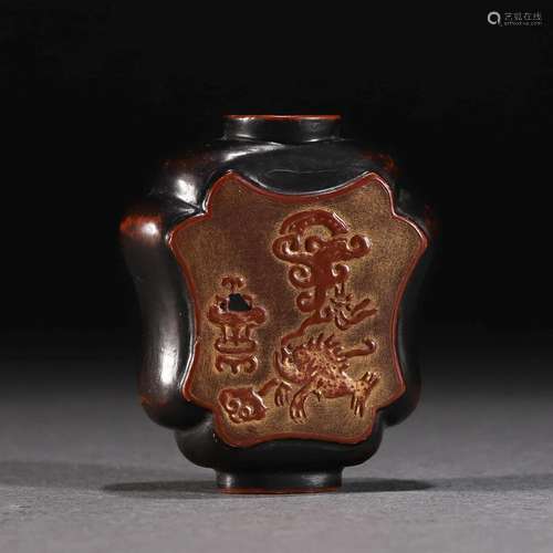 GILT DECORATED LACQUER SNUFF BOTTLE