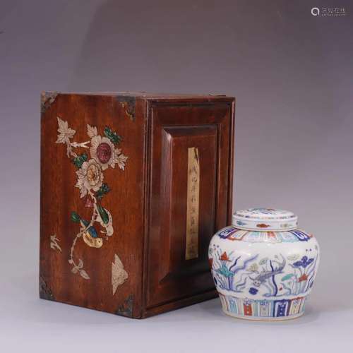 DOUCAI GLAZE CARP AND ALGAE TIAN JAR AND COVER