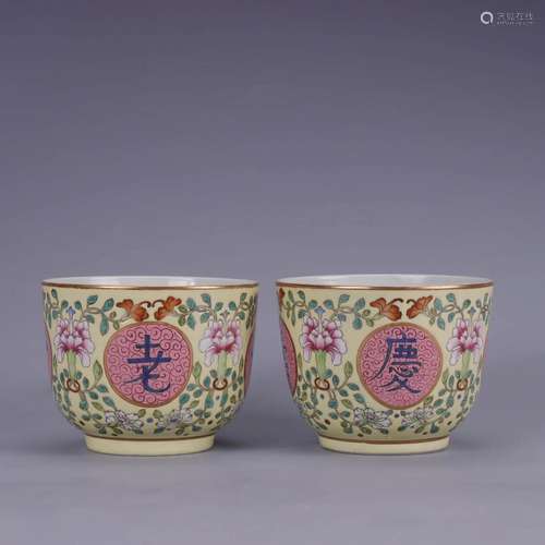 PAIR OF FAMILLE ROSE CHARACTER BOWLS