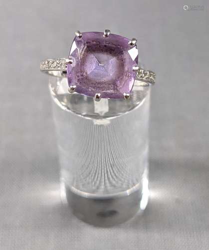 Ring. Amethyst.