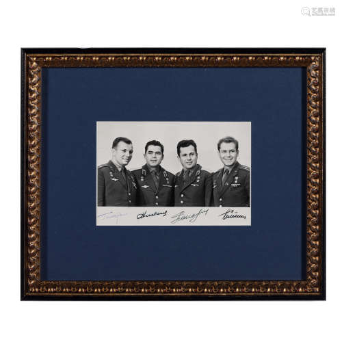 加加林等前苏联第一代四位著名宇航员签名合影（BAS鉴定）