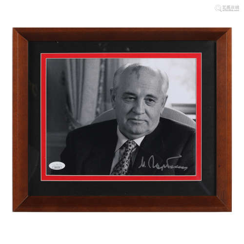 “苏联末代总书记” 戈尔巴乔夫 亲笔签名照片（JSA鉴定）