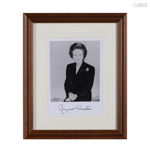 “铁娘子” 撒切尔夫人 亲笔签名官方肖像照片（BAS鉴定）