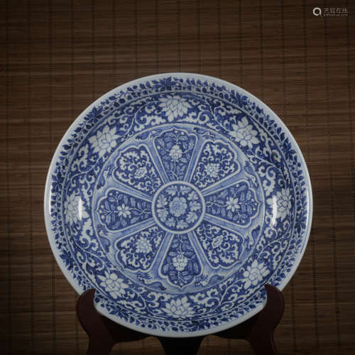 A blue and white 'floral' dish