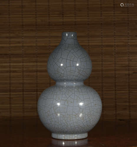 A officer glazed gourd-shaped vase