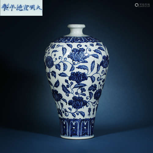 Ming Dynasty,Blue and White Flower Prunus Vase