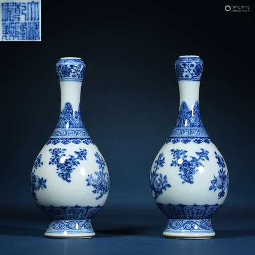 Qing Dynasty,Blue and White Garlic Bottle