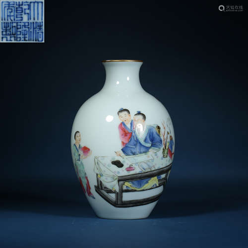 Qing Dynasty,Famille Rose Character Bottle