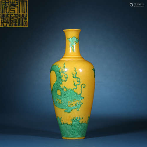 Qing Dynasty,Yellow Glaze Green Dragon Pattern Vase