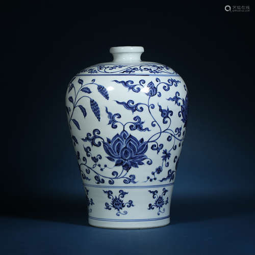 Ming Dynasty,Blue and White Flower Prunus Vase