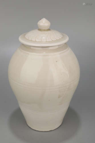 A Ding White Glazed Porcelain Jar