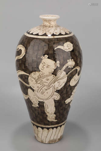 A Cizhou Character Story Porcelain Plum Bottle