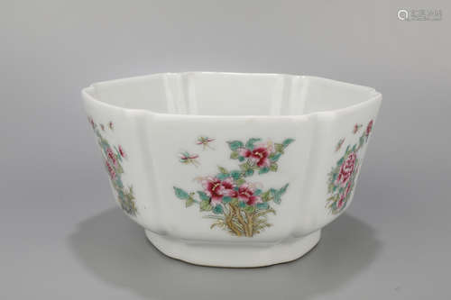 A Famille Rose Flower Pattern Porcelain Bowl