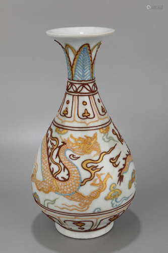 A Wucai Dragon Pattern Porcelain Vase