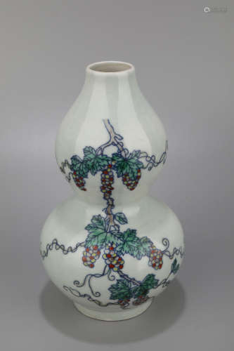 A Doucai Grape Pattern Gourd Shape Porcelain Vase