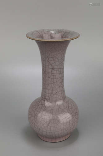 A Ge Type Porcelain Vase